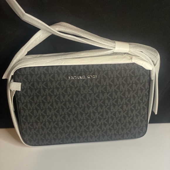 Michael Kors Jet Set Large East‎ West Black Crossbody Bag BNWT - Picture 4 of 6